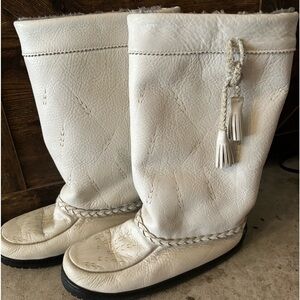 Manitobah mukluks women boots